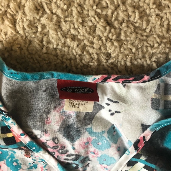 Scrub Top - Picture 2 of 3